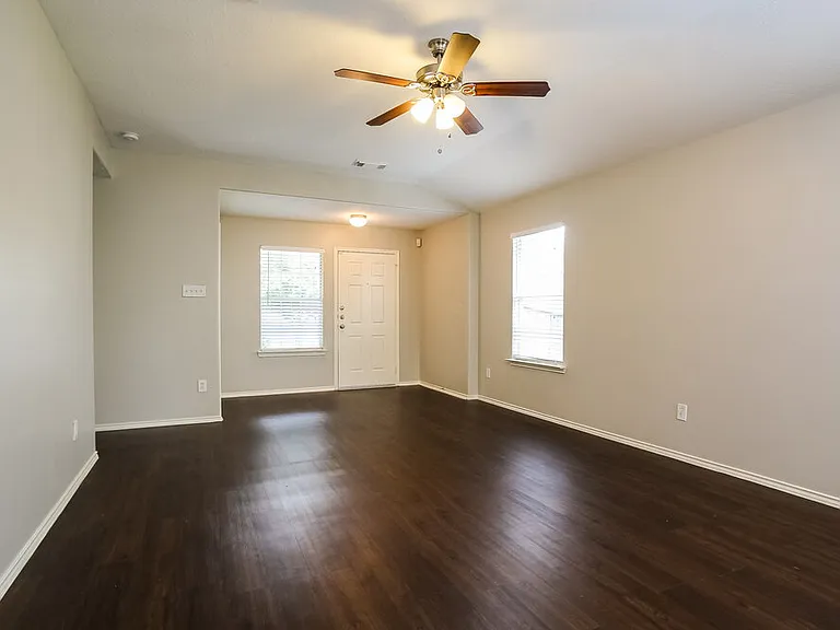 20106 Leafpark Ln — Photo 3