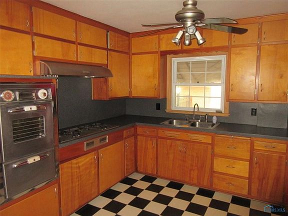 5th image of 179 Hannum Ave
