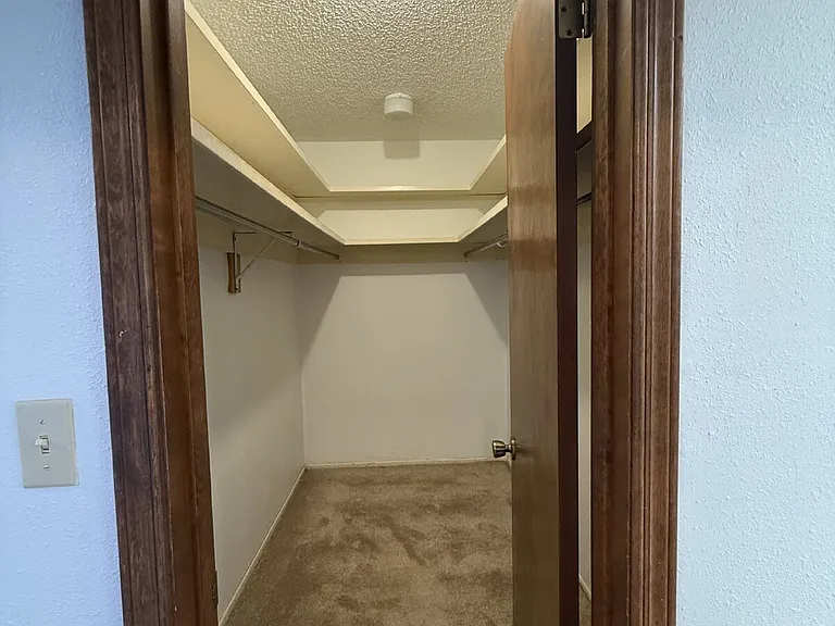 1709 Bruce Devlin Dr — Photo 32