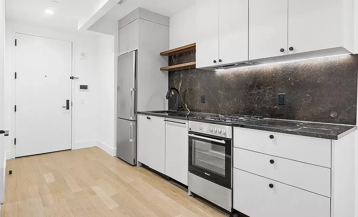 260 Gold Street — Photo 1