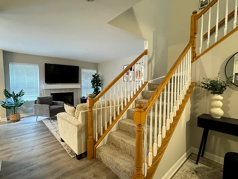 2347 Stoughton Cir — Photo 3
