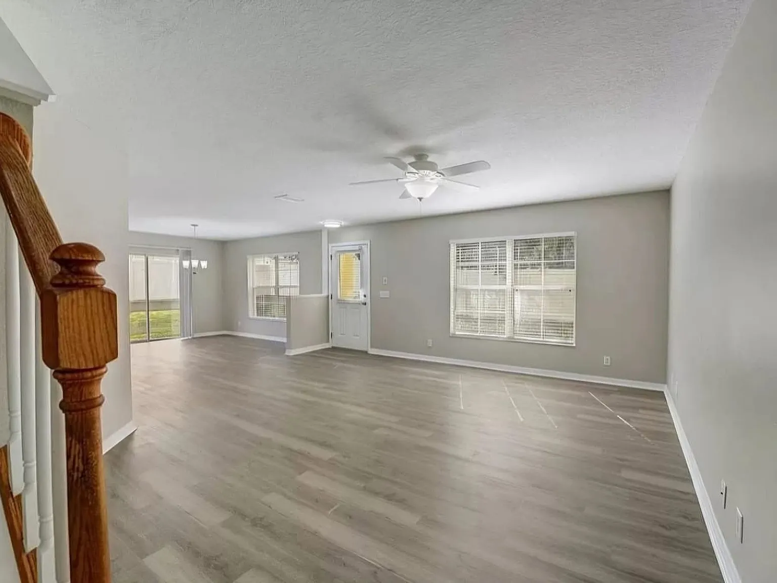 3 bed, 2.5 bath, 1408 sqft, $2,050 — Photo 3