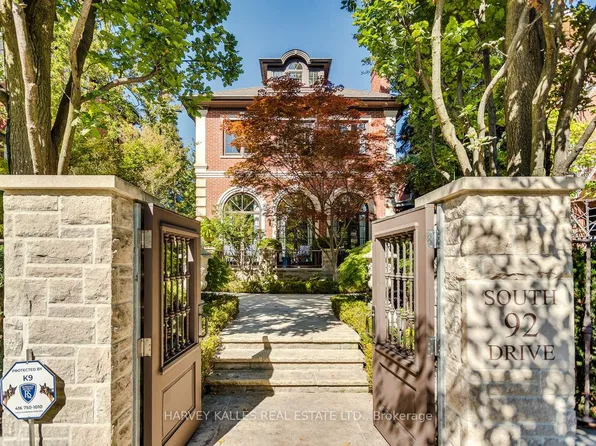 92 South Dr, Toronto, ON M4W 1R6
