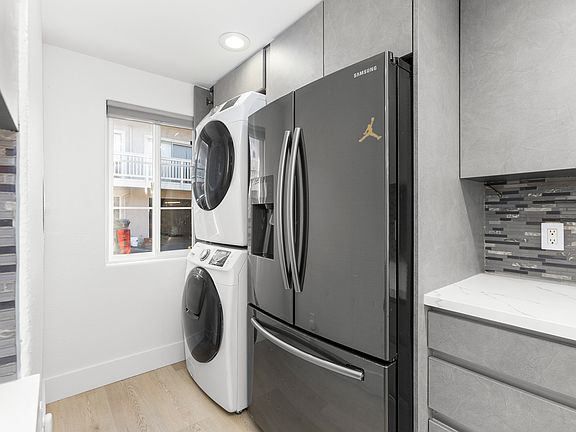 5th image of 23821 Hillhurst Dr APT 27