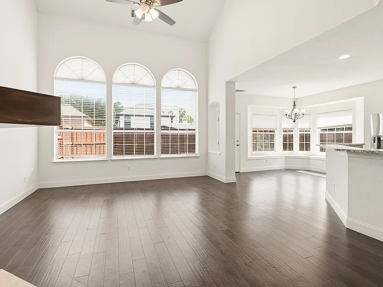 724 Pine Lakes Dr — Photo 6