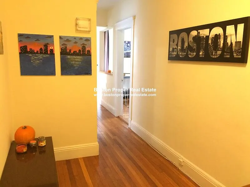 2 bed, 700 sqft, $2,500 — Photo 2