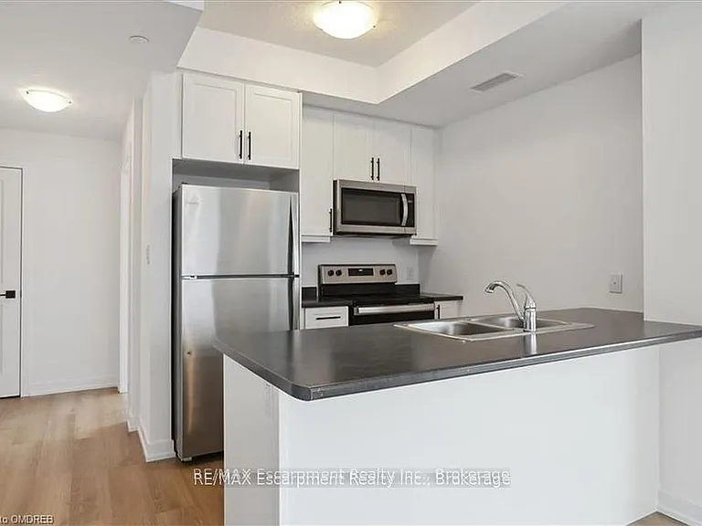 470 Dundas St E #423 — Photo 12
