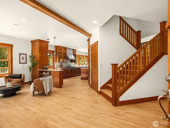 3rd image of 18305 121st Avenue SW