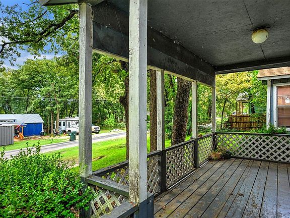 4th image of 1683 Hillcrest Cir