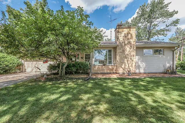 1301 Winona Ave photo 1