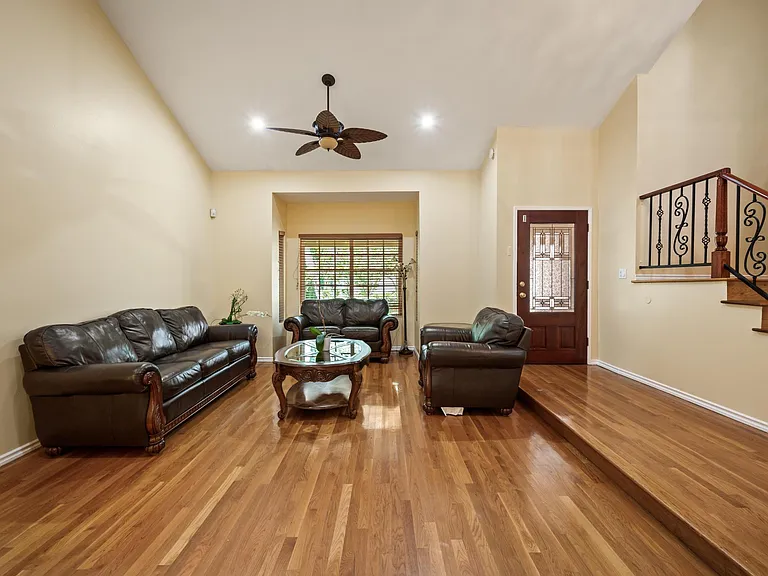 22606 Archwood St — Photo 14