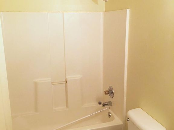 5th image of 650 Maxwelton Ct APT 06