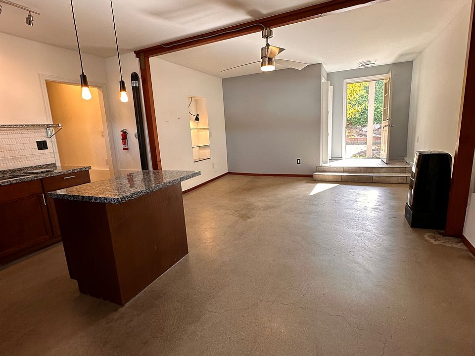 Large open space, exposed wood beam, industrial style, living/dining/kitchen. Prep island, Ceiling fan/light, wall shelves, A/C, polished concrete floors.