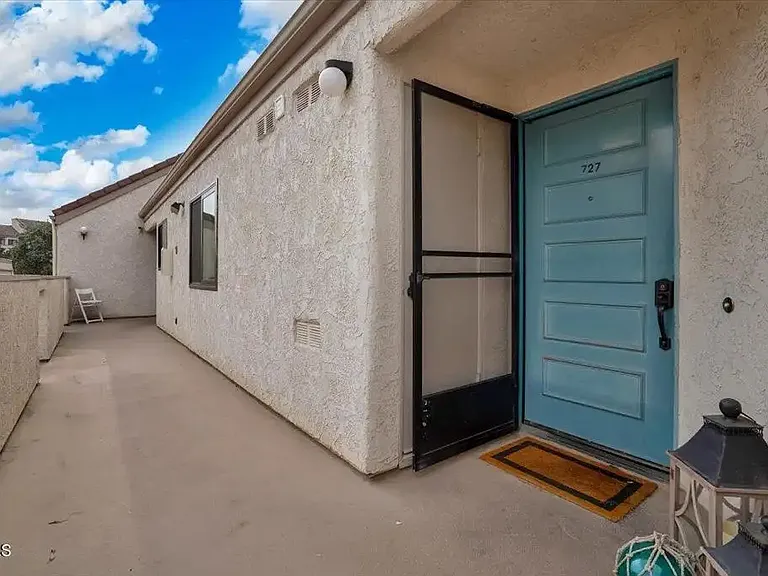 727 Island View Cir — Photo 1