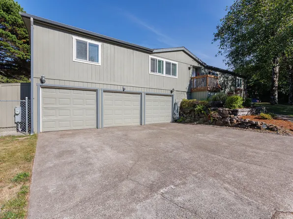210 NE 69th Pl, Newport, OR 97365