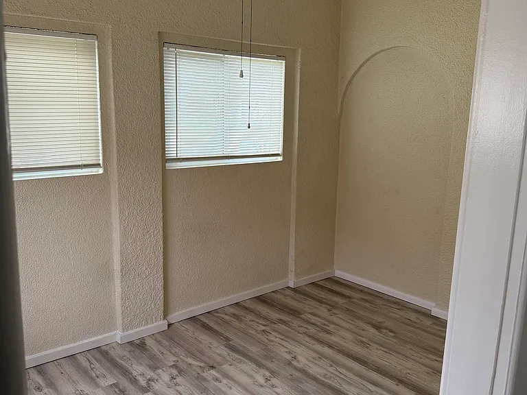 628 E Elk Ave #101 — Photo 6