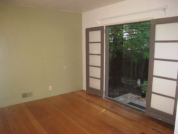 3rd image of 121 Opal Ave