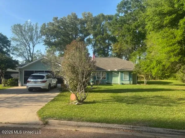 105 Thistledown Dr, Natchez, MS 39120