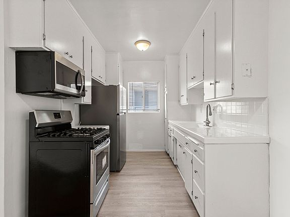 2nd image of 1336 N Citrus Ave APT 5