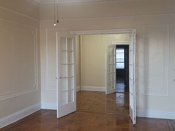 5th image of 373 Atlantic Ave #T4