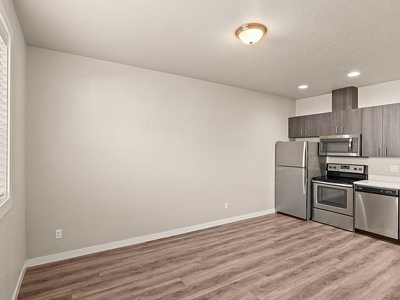 5th image of 7625 SE Milwaukie Ave #11