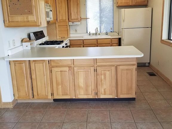 5th image of 33431 W Earll Dr
