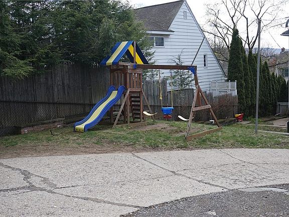 4th image of 190 Oakland St