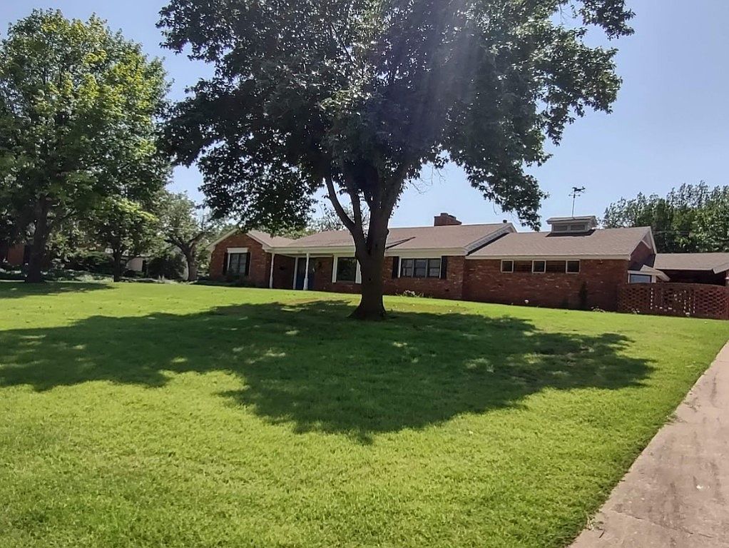 702 N College St, Cordell, OK 73632 MLS 1058195 Zillow