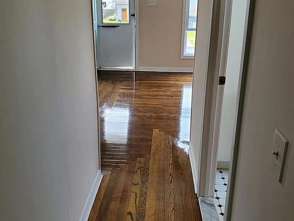 3rd image of 145 Brush Neck Ave