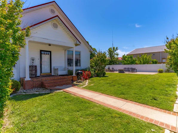 823 N Main St, Sturgis, KY 42459