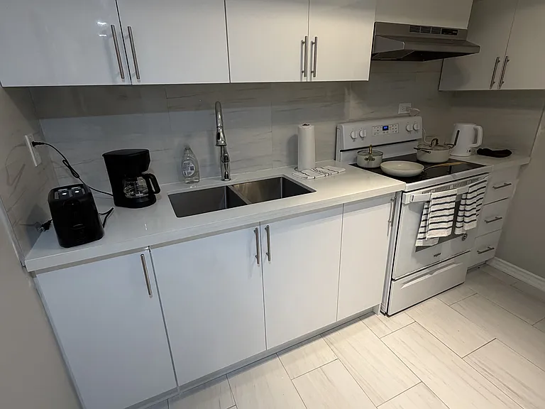 6760 Darcel Ave #BASEMENT — Photo 6