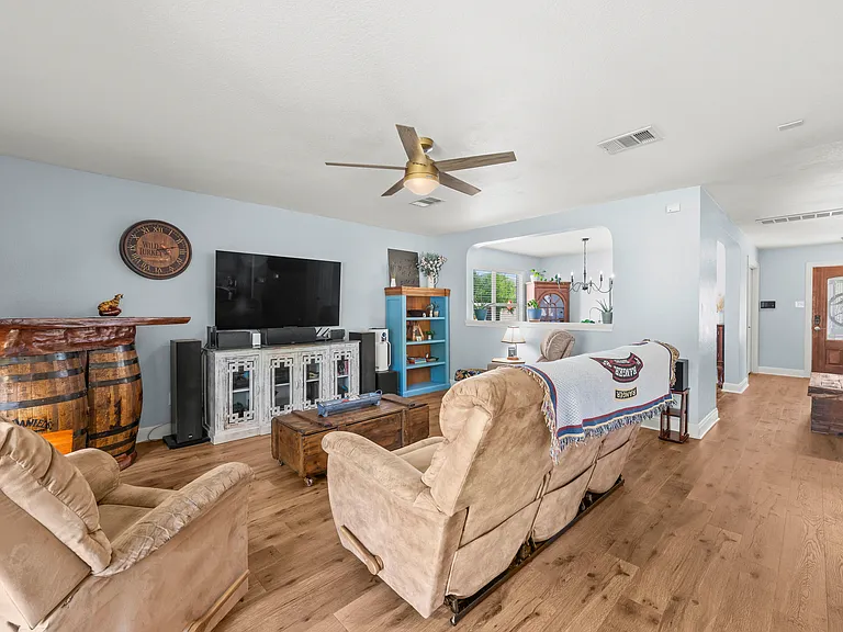 408 Fallen Leaf Ln — Photo 8