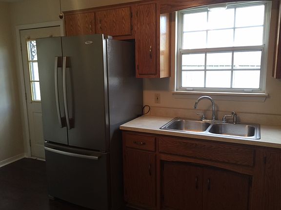 2nd image of 19 Medina Ct