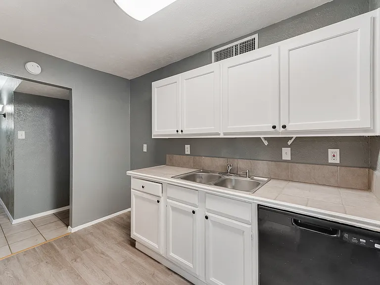 556 Cumberland Dr — Photo 11