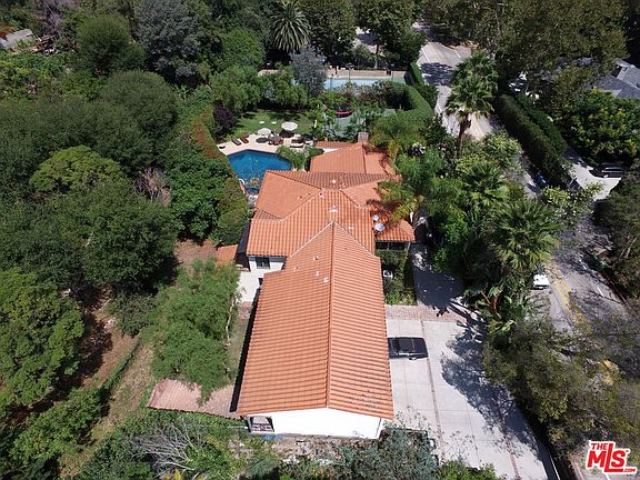 3rd image of 141 N Beverly Glen Blvd