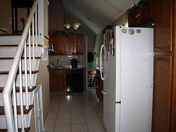 NICE FLOW HERE!! KITCHEN
