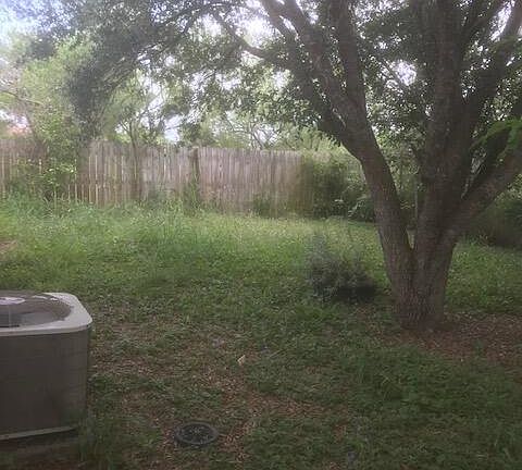 4th image of 824 Toronja Ave