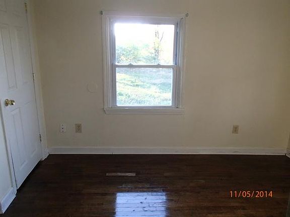 3rd image of 927 Oakland Ave