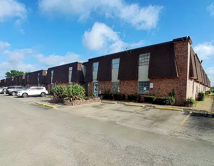 Fountain Lakes Apartments — Photo 1