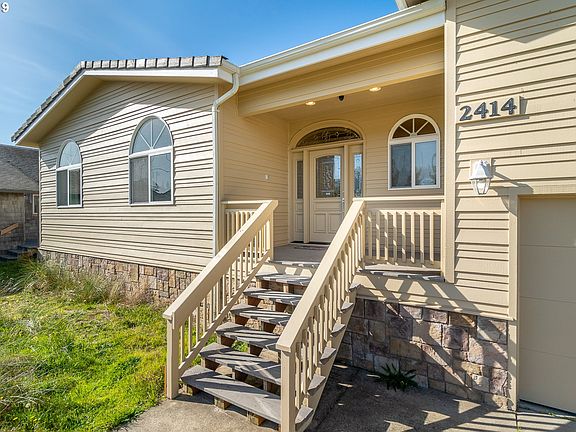 3rd image of 2414 NW Oceania Dr
