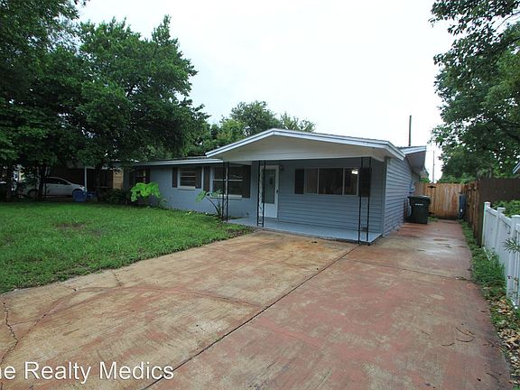 3rd image of 905 Starke Lake Cir