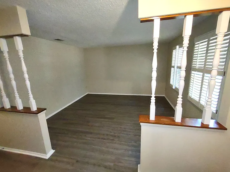8218 Knights Bridge Rd — Photo 14