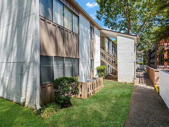 4th image of 12100 Melville Dr #410