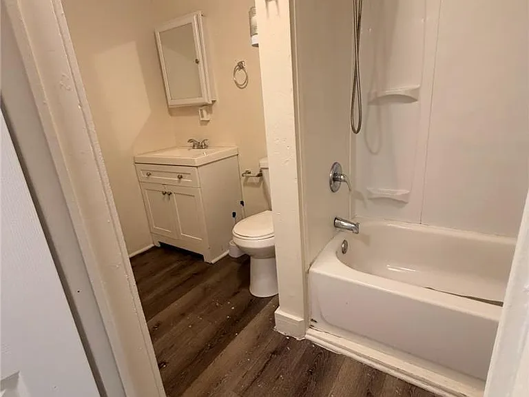 395 W Allen St — Photo 7