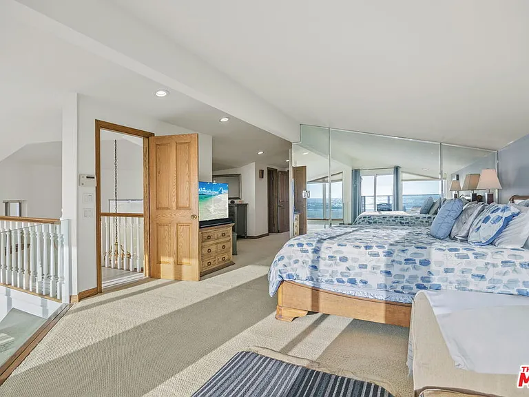 1005 Ocean Dr — Photo 24