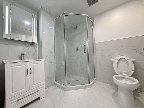 5th image of 13450 Blossom Ave #5F