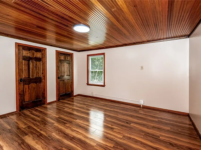 125 Old Mill Rd — Photo 16