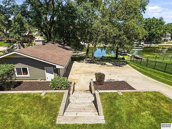 2nd image of 804 Beaver Lake Blvd