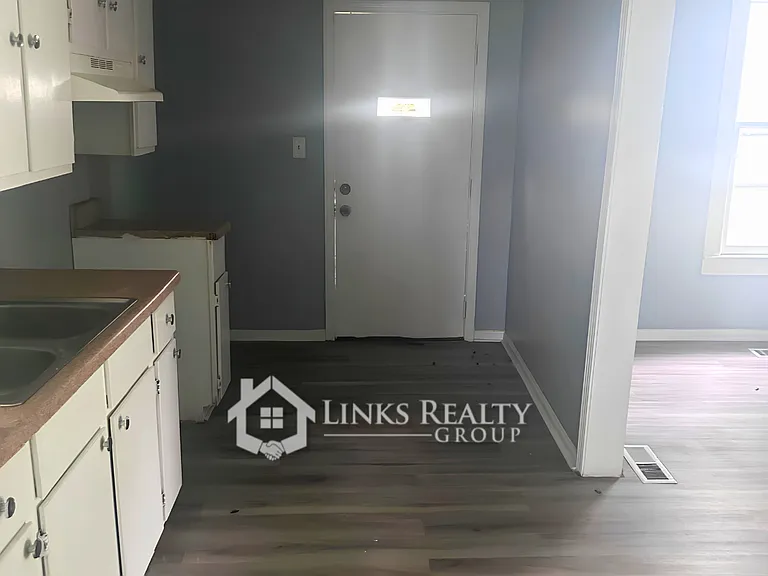 614 Goldsboro Ave — Photo 3