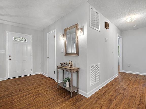 3rd image of 4535 Argyle Ln